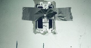 Dans le noir : Dans le noir / Lights out
