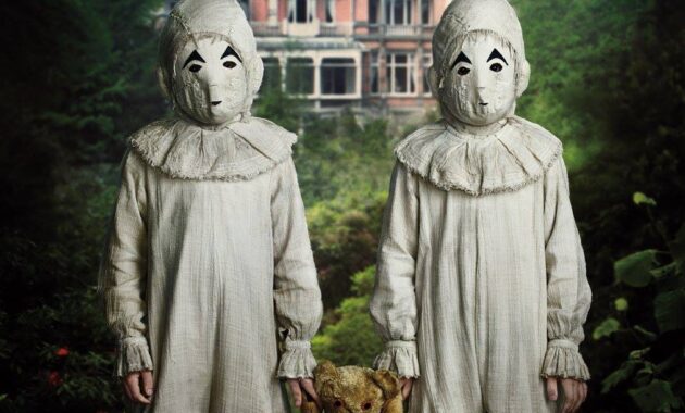 Miss Peregrine et les enfants particuliers : affiche