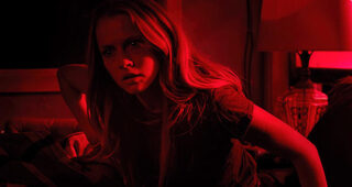 Dans le noir : Photo Teresa Palmer
