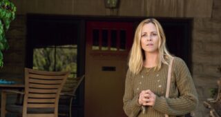 Dans le noir : Photo Maria Bello