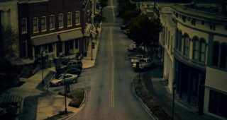 Outcast saison 1 : Affiche