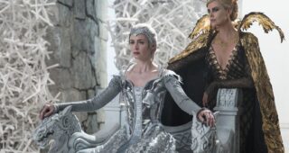 Le Chasseur et la Reine des glaces : Photo Emily Blunt, Charlize Theron