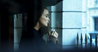 Iris : Photo Charlotte Le Bon