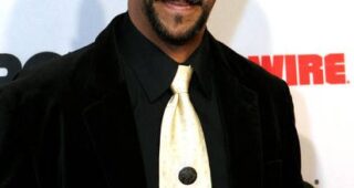 Reg E. Cathey : Photo officielle