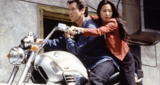 Demain ne meurt jamais : Photo Michelle Yeoh, Pierce Brosnan