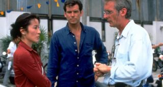 Demain ne meurt jamais : Photo Michelle Yeoh, Pierce Brosnan, Roger Spottiswoode