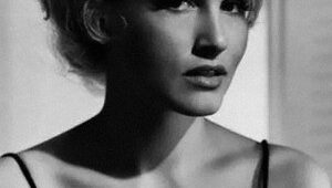 Julie Newmar : Photo officielle