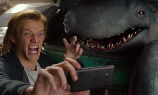 Lucas Till : Photo Monster Trucks