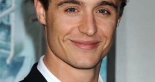 Max Irons : Photo officielle