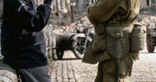Tom Hanks : Photo Il faut sauver le soldat Ryan, Steven Spielberg