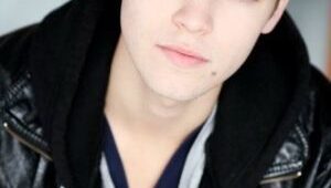 Alexander Calvert : Photo officielle