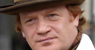 Mark Lewis Jones : Photo officielle