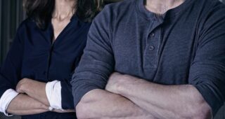 Taken : Photo Jennifer Beals, Clive Standen