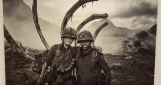 Kong : Skull Island : Photo Shea Whigham, Jason Mitchell