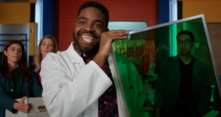 Powerless saison 1 : Photo Ron Funches, Christina Kirk