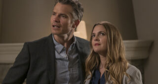 saison 1 : Photo Drew Barrymore, Timothy Olyphant