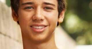 Uriah Shelton : Photo officielle