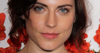 Antje Traue : Photo officielle