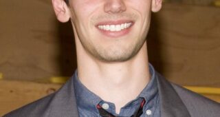 Cory Michael Smith : Photo officielle