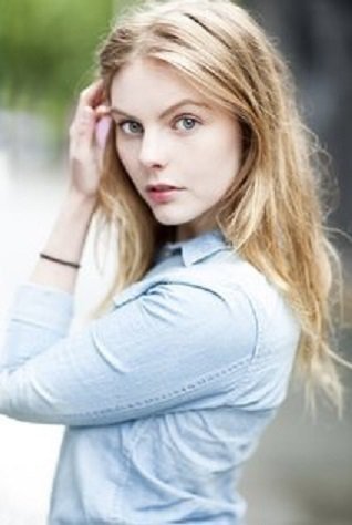 Nell Hudson : Photo officielle