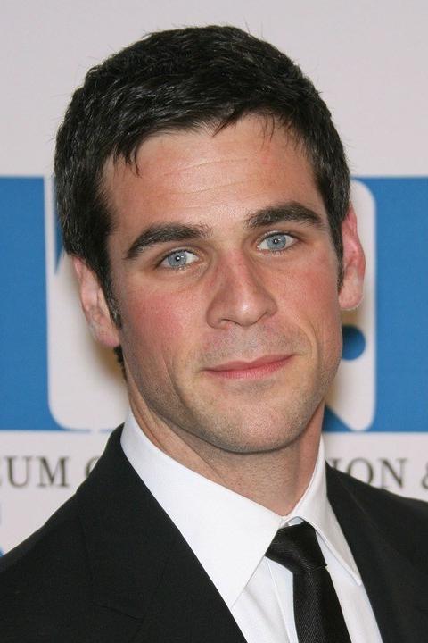Eddie Cahill : Photo officielle