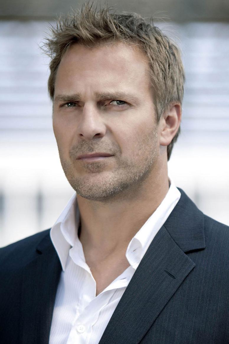 Mike Dopud : Photo officielle