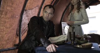 Le Roi Arthur : La Légende d'Excalibur : Photo Jude Law, Annabelle Wallis