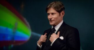 saison 1 : Photo Crispin Glover