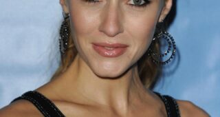 Jennifer Ferrin : Photo officielle
