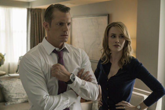 Photo Joel Kinnaman, Dominique McElligott