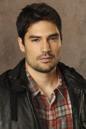 D.J. Cotrona : Photo officielle