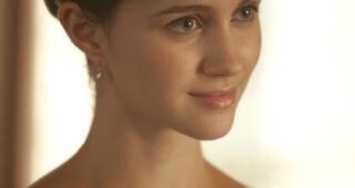 Julia Goldani Telles : Photo officielle