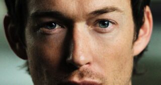 Simon Quarterman : Photo officielle