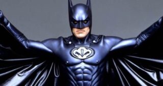 Batman & Robin : bat nipples