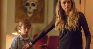 Dans le noir : Photo Teresa Palmer, Gabriel Bateman
