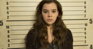 En cavale : Photo Hailee Steinfeld