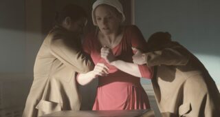 The Handmaid’s Tale : Photo Elisabeth Moss