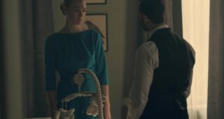 The Handmaid’s Tale : Photo Yvonne Strahovski