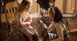 Annabelle : La Création du Mal : Photo Stéphanie Sigman, Talitha Bateman