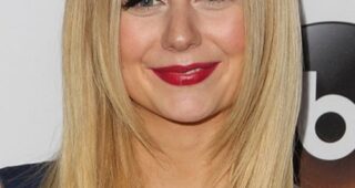 Justine Lupe : Photo officielle