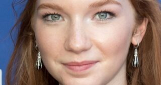 Annalise Basso : Photo officielle