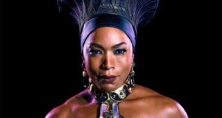 Black Panther : Photo Angela Bassett