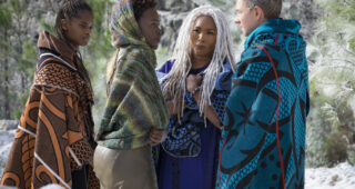 Black Panther : Photo Angela Bassett, Lupita Nyong'o