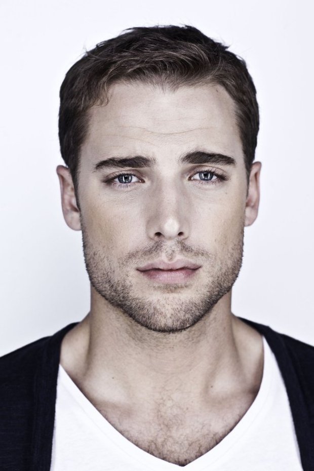 Dustin Milligan : Photo officielle
