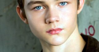 Levi Miller : Photo officielle