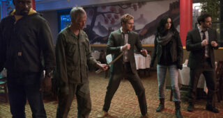The Defenders : Photo Finn Jones, Krysten Ritter, Mike Colter, Charlie Cox, The Defenders saison 1