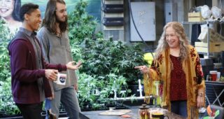 Disjointed : Photo , Kathy Bates