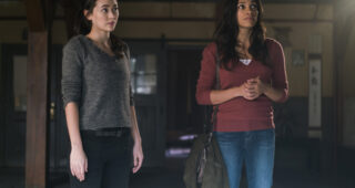 The Defenders : Photo Jessica Henwick, Rosario Dawson