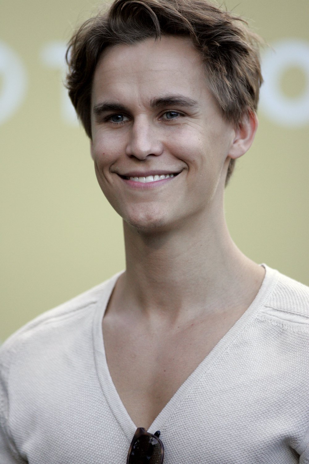 Rhys Wakefield : Photo officielle