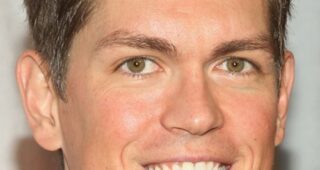 Steve Howey : Photo officielle
